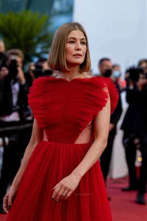 Rosamund Pike Tits 111 Photos Fappenism