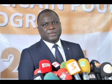 Direct Discours De Dethie FALL Lors De Sa Conference Presse Macky