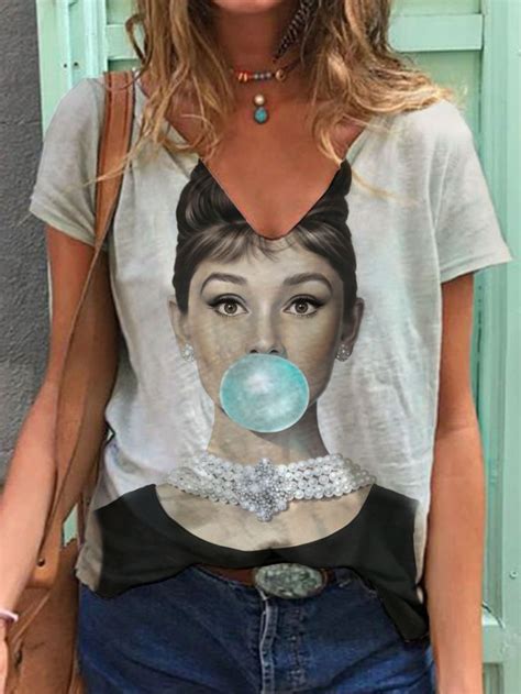 Audrey Hepburn Bubble Gum Print V Neck T Shirt In Marilyn Monroe