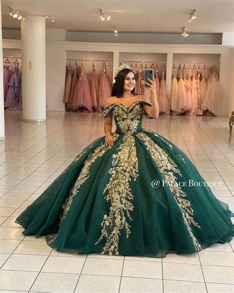 Pin by Thiarie Ortiz on Quinceañero in 2022 Quinceanera dresses blue