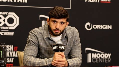 Makhachev no está interesado en trilogía con Tsarukyan después de UFC 311