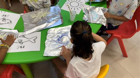 Actividades, juegos y manualidades: los niños del campamento de verano ...