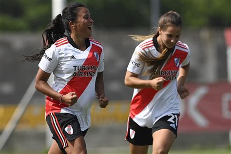 Con un golazo de volea River le ganó a Huracán y marcha con puntaje