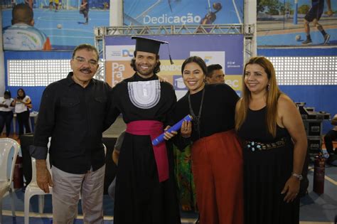 SOLENIDADE DE FORMATURA DA FUNDEC REÚNE ALUNOS DE 11 UNIDADES DE ENSINO