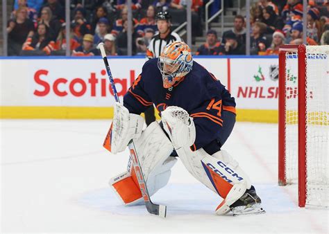 "Stuart Skinner sold that game": Fans irate at Oilers goaltender's performance against Lightning ...