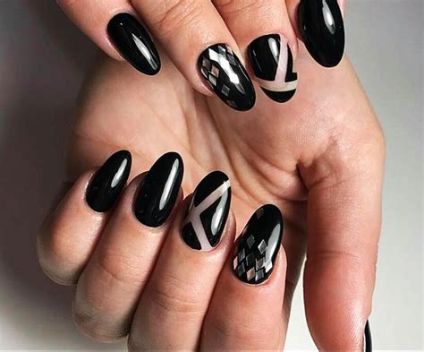 Shattered Glass Nail Art: Broken Glass Nail Designs - LadyLife