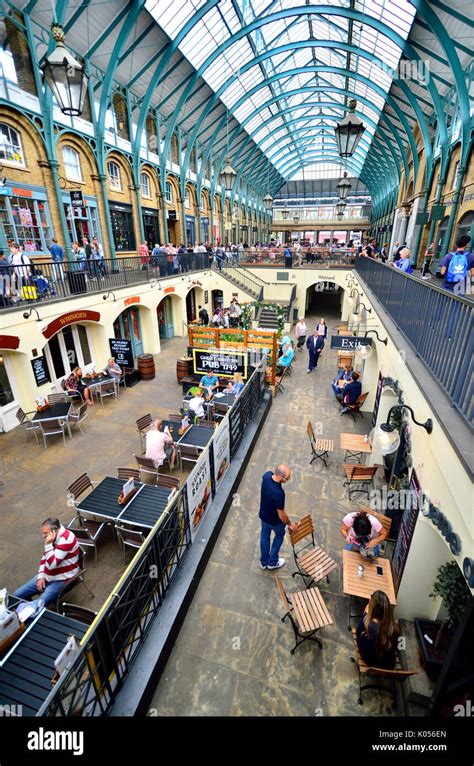 Restaurants Shops Covent Garden Market Hi Res Stock Photography And