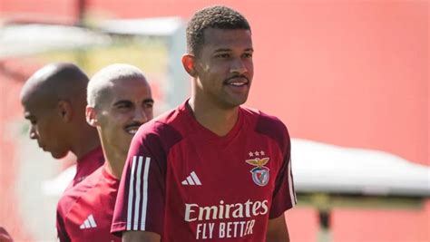 Zagueiro Sondado Pelo Flamengo Acerta O Vasco