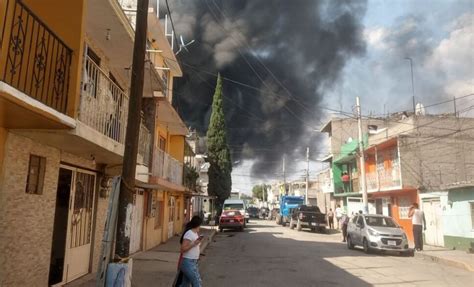 Incendio consume bodega de fábrica de plásticos en Ecatepec Edomex