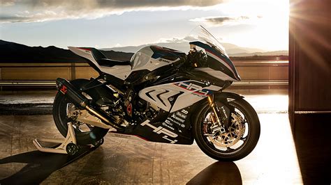 BMW reveals 212BHP new HP4 RACE Bike