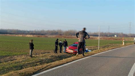 Foto Prometna Nesre A U Svetoj Mariji Jedno Vozilo Sletjelo S Ceste