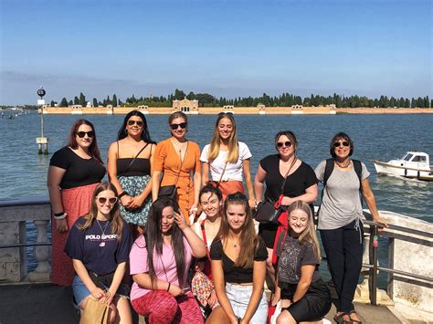 Pizza, pasta, gelato and study for students in Italy