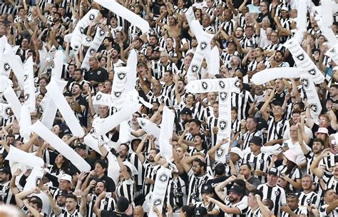 Hinchas de Botafogo lamentan amenazas de sus pares de Peñarol y temen