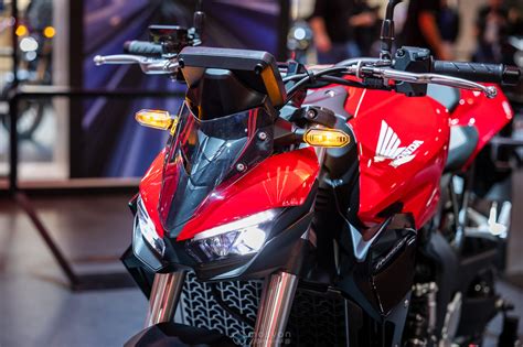 Zdjęcia hornet reflektor na rok 2024 EICMA 2023 46 EICMA 2023