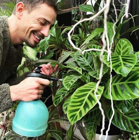 6 Hot Sexy Vendredi Sur Mer Bikini Pics