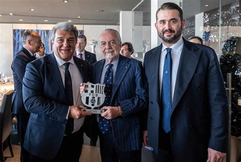 De Laurentiis Al Pranzo Uefa Scambia I Doni Con Laporta Le Immagini