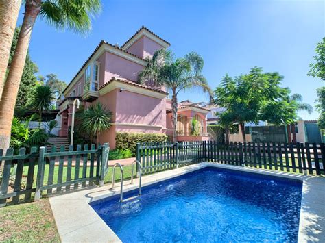 Villa Chalet De Lujo De M En Venta En Puerto Banus Marbella