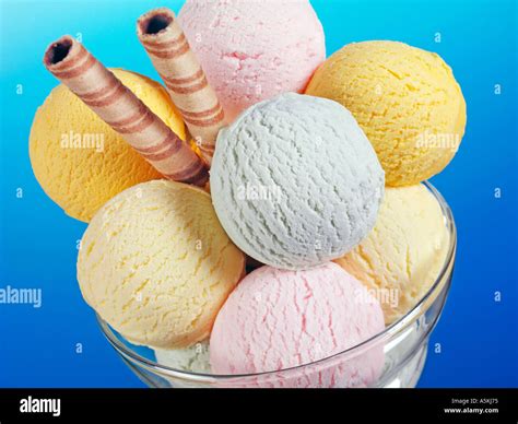 ICE CREAM SUNDAE Stock Photo - Alamy