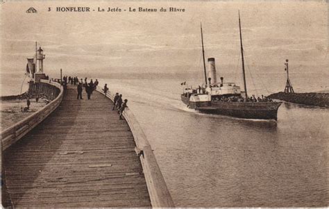 Honfleur La Jetee Le Bateau du Havre à Honfleur