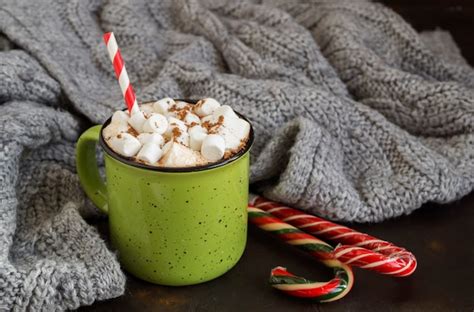 Premium Photo Hot Cocoa With Marshmallow In A Green Cup