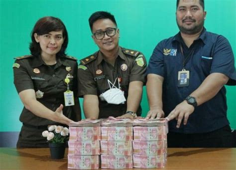 Kejari Ketapang Terima Pelimpahan Tersangka Dan Barang Bukti Kasus