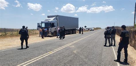 Concei O Caminh O Interceptado Pela Pf E Pm Carregando Tonelada