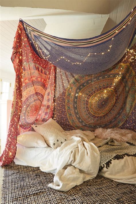 25 DIY Canopy Beds to Make You Feel Like You're On Safari