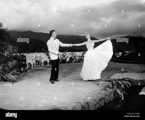 South Pacific 1958 Mitzi Gaynor Stock Photos And South Pacific 1958 Mitzi