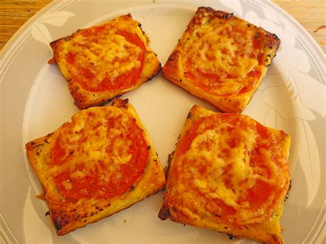 Tomaten Knoblauch Basilikum Quadrate Aus Bl Tterteig Von Sarah Krtn