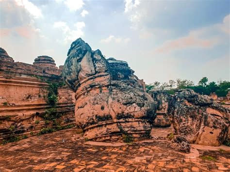 Premium Photo | Ayutthaya historical park ayutthaya historical park bangkok