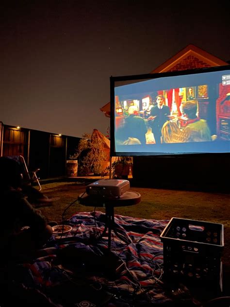 Backyard movie theater ideas best option for outdoor entertaining – Artofit