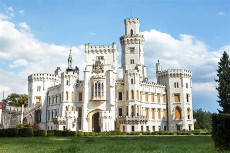 Castillo Blanco Famoso Hluboka Nad Vltavou Foto De Archivo Imagen De