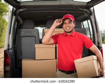 Delivery Man Red Uniform Stock Photo 618262280 | Shutterstock