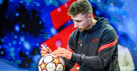 Wahnsinns Andenken Offizieller CL Spielball Von RB Leipzig