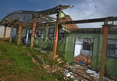 Sekolah Rusak Di Pandeglang Antara Foto