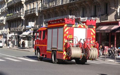 Paris Un Violent Incendie Ravage Un Immeuble Du Xve Arrondissement Le Parisien