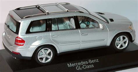 Mercedes Benz GL Klasse X164 Irdiumsilber Met Werbemodell Minichamps