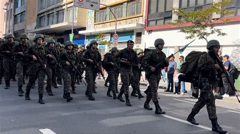 Desfile de 7 de Setembro reúne milhares de pessoas no Centro de