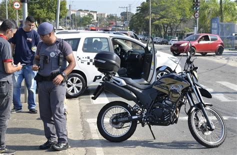 Adolescentes Suspeitos De Envolvimento Em Morte De Policial Aposentado