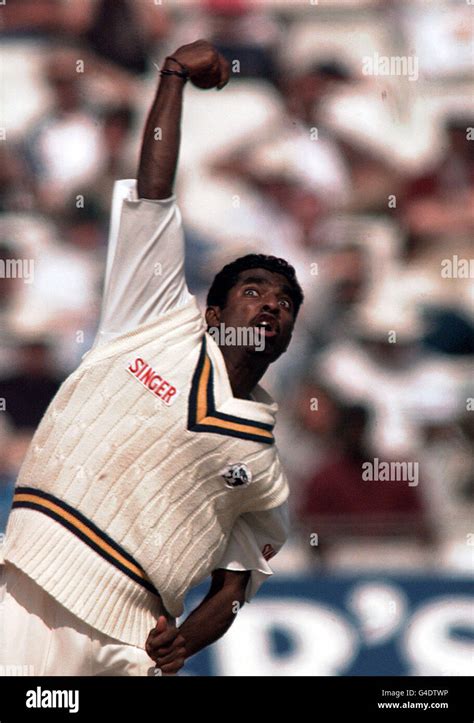 CRICKET/Muralitharan bowling 2 Stock Photo - Alamy