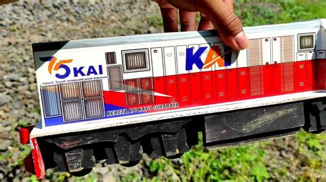 Drama Kereta Api Anjlok Dari Rel Dan Menemukan Lokomotif Kayu Cc