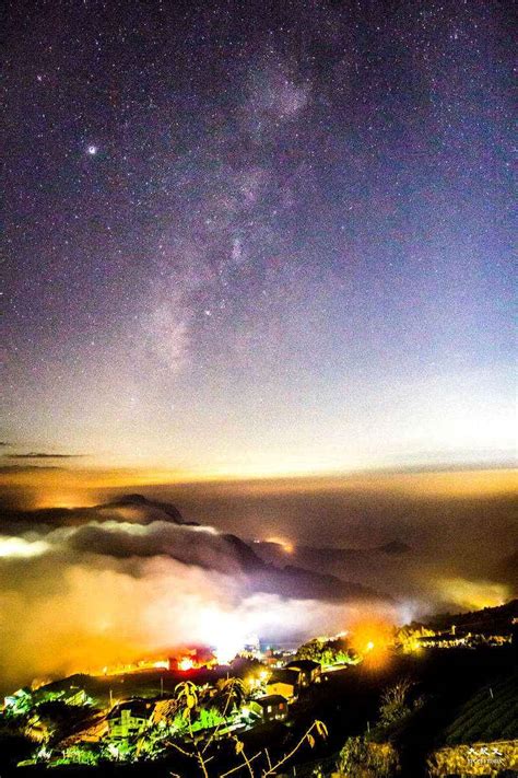 【圖輯】阿里山石棹賞夜櫻追雲海琉璃光和觀銀河｜大紀元時報 香港｜獨立敢言的良心媒體