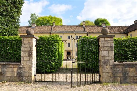 Mansion Exterior stock image. Image of driveway, countryside - 14555675