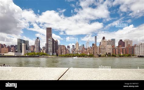 Manhattan skyline seen from the Roosevelt Island, New York City, USA ...