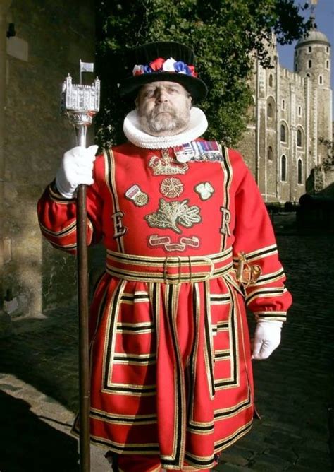 Yeoman Warder Beefeater At The Tower Of London Beefeater Tower Of