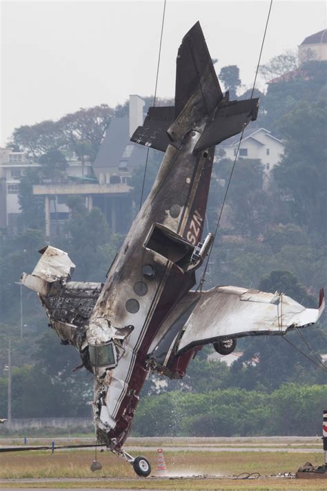 Aeronave Com 7 A Bordo Cai Em São Paulo Piloto Morre 29072018