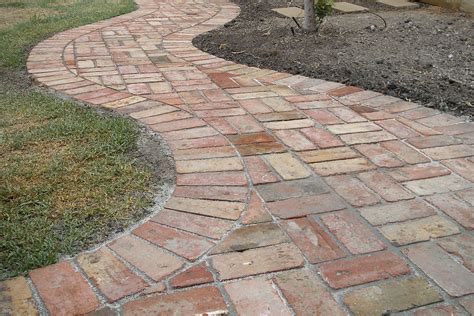 Curved Paver Walkway - DIY