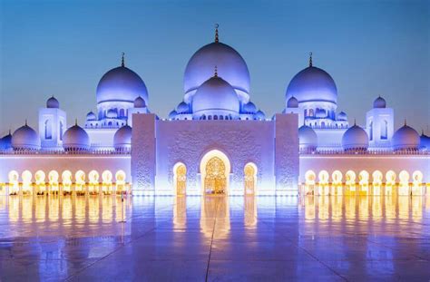 Sheikh Zayed Grand Mosque in Abu Dhabi, UAE | Scrolller