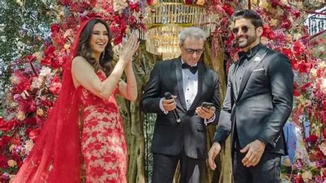 Farhan Akhtar Shibani Dandekar Finally Reveal The Wedding Pictues