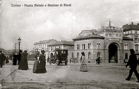 La Vecchia Stazione Della Linea Ferroviaria Torino Rivoli In Piazza